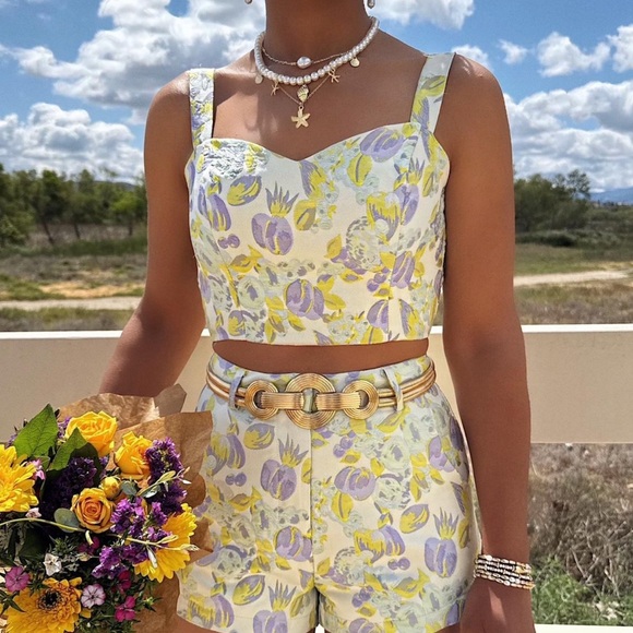 Lulu’s Top - Picture 1 of 4